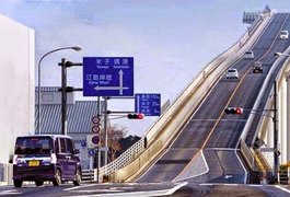 Japão cria 'ponte montanha-russa' obrigando condutores a encarem descida superígreme