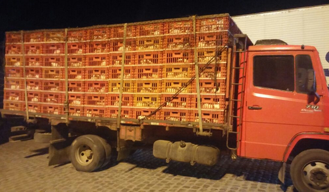 Secretaria da Fazenda autua caminhões carregados com 5.000 frangos