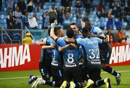 Com início fulminante, Grêmio vence e amplia a crise do Corinthians