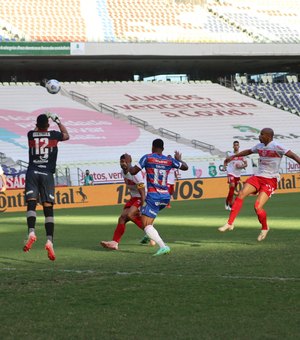 CRB sofre dois gols de pênalti e perde de virada por 2 a 1 para o Fortaleza no Ceará