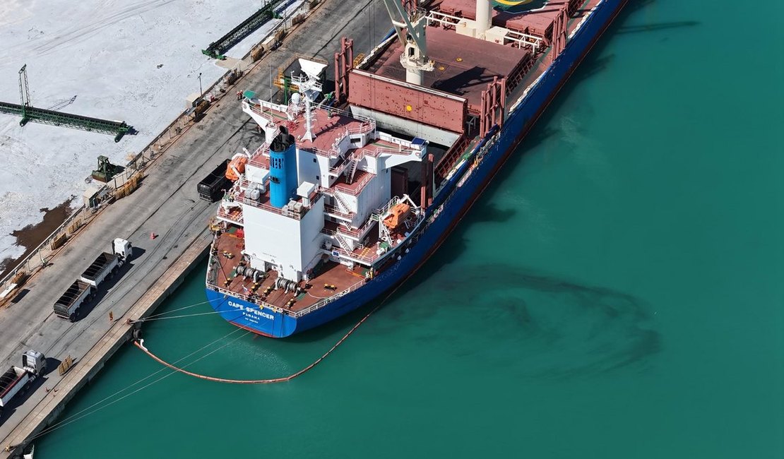 IMA multa em R$ 45 mil empresa por contaminar o mar com subproduto do petróleo em Maceió