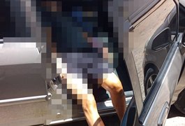 Corpo de policial civil é encontrado dentro de carro em Maceió