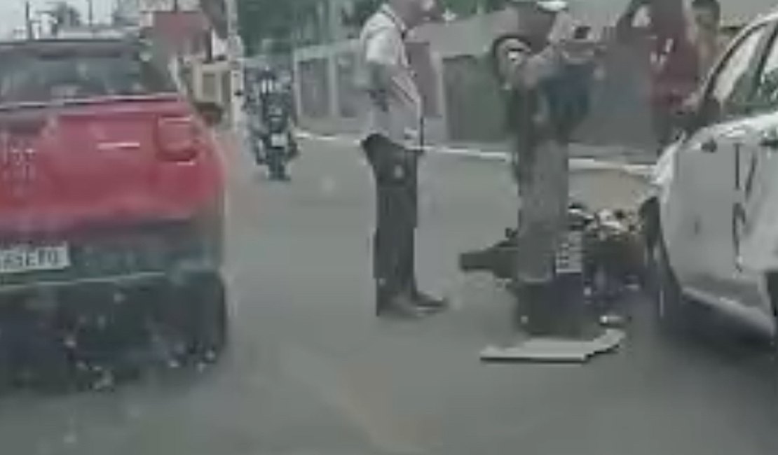 Colisão entre carro de empresa de telecomunicações e moto é registrada em Arapiraca