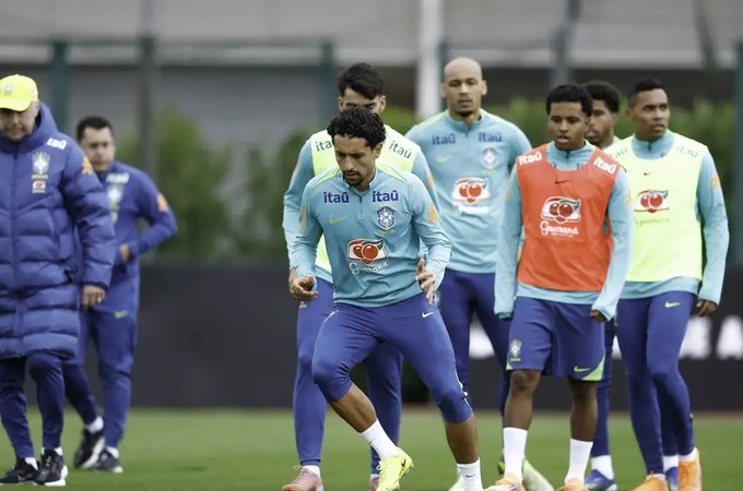 Com equipe completa, Ancelotti comanda atividade em Londres