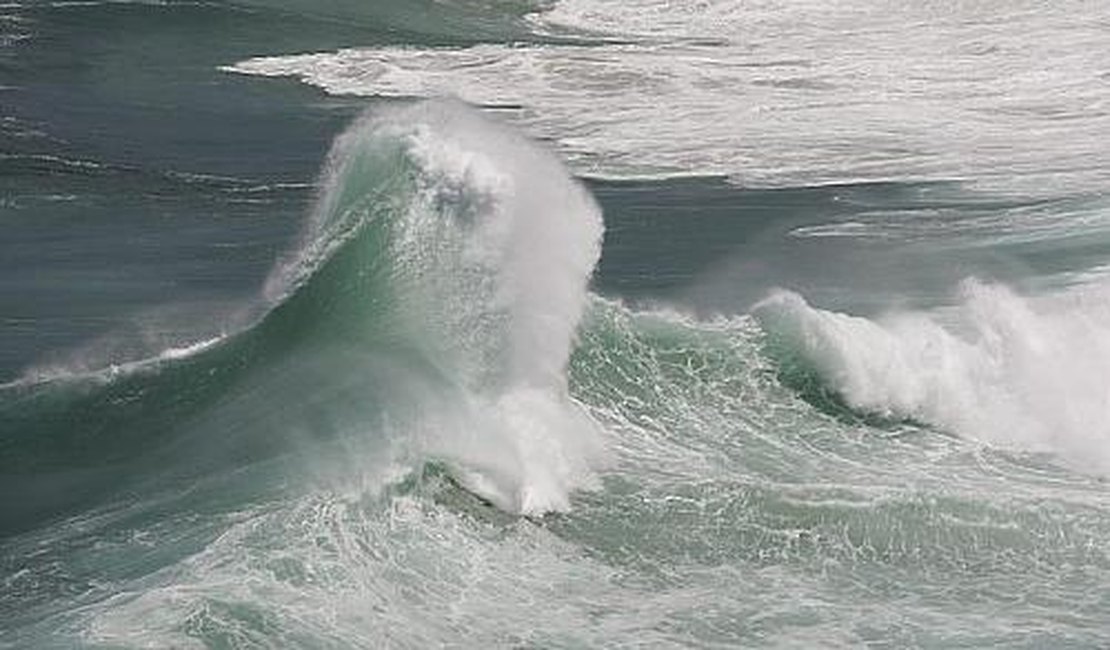 Frente fria pode provocar ondas de até 4 metros no litoral alagoano, alerta Marinha