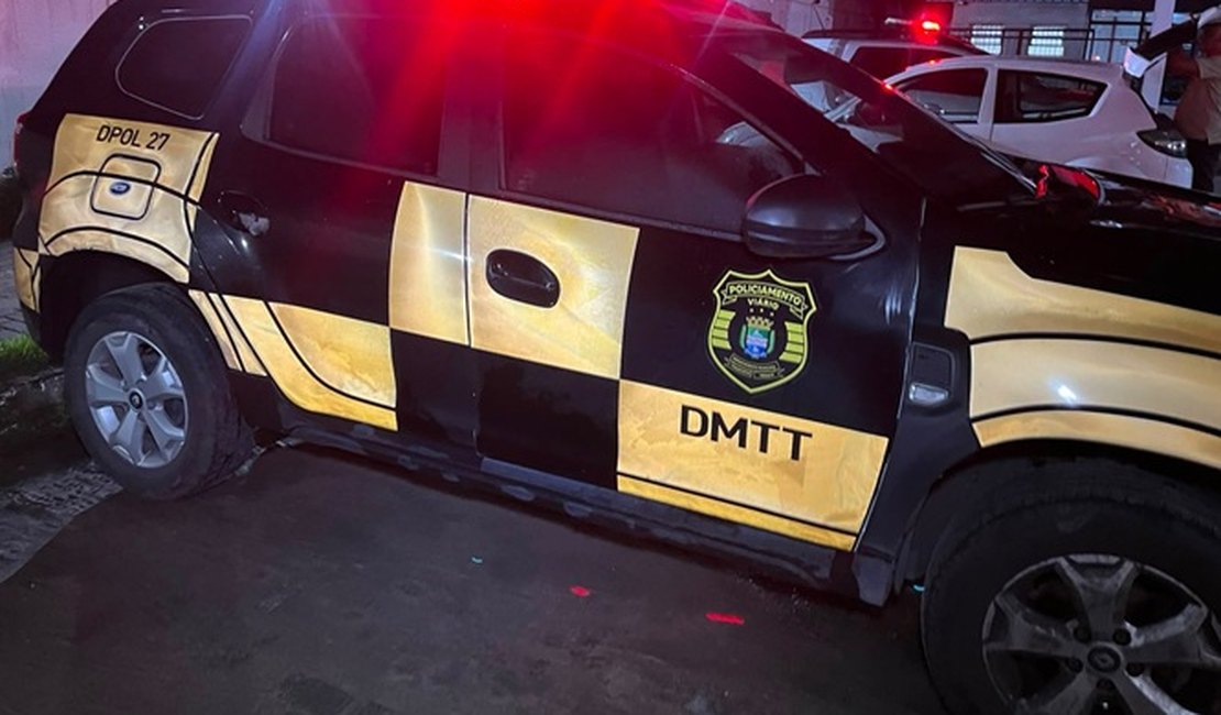 DMTT detém homem inabilitado após acidente na parte alta de Maceió