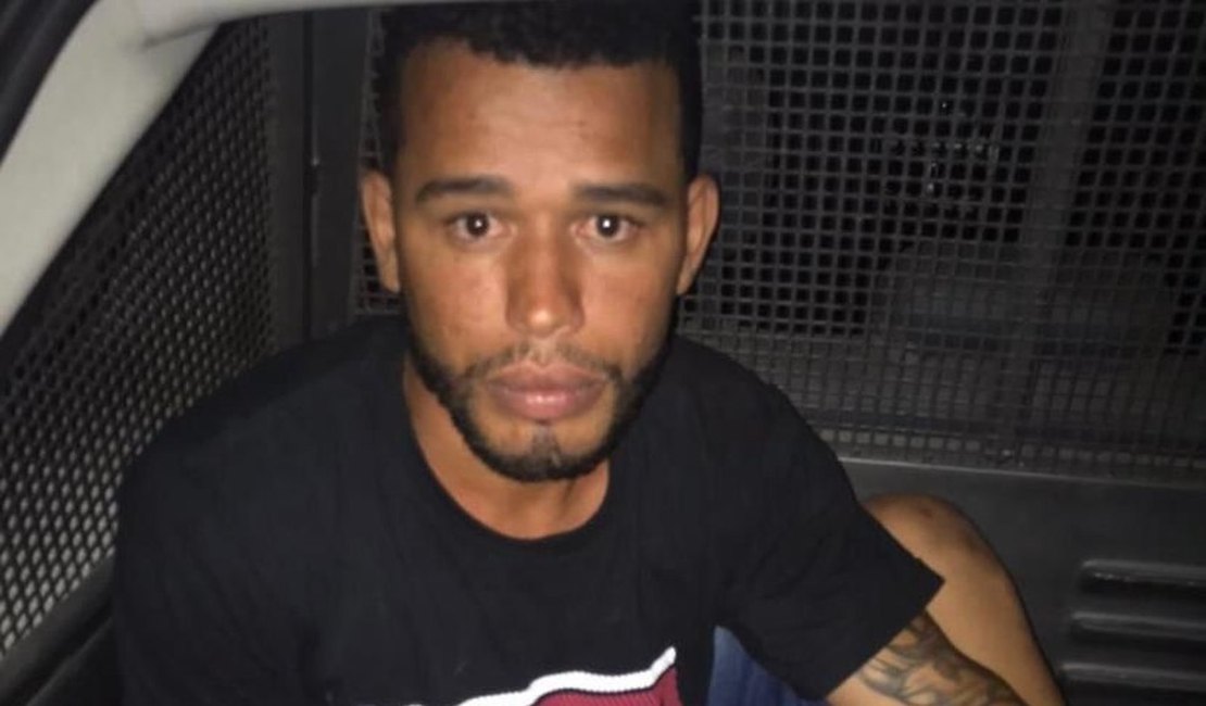 Polícia divulga imagem de suspeito de matar homem durante bebedeira, em Maceió