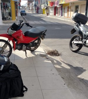 Colisão envolvendo duas motocicletas deixa uma pessoa ferida no Centro de Arapiraca