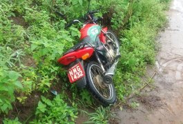 PM recupera moto que estaria sendo depenada em Arapiraca