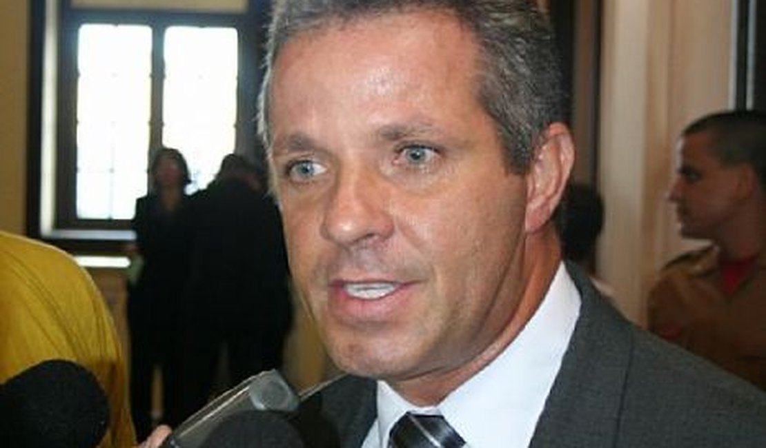 Prefeito de Viçosa é afastado do cargo por improbidade administrativa