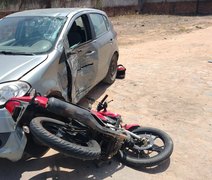 Homens a caminho de partida de futebol ficam feridos em batida com carro em Arapiraca