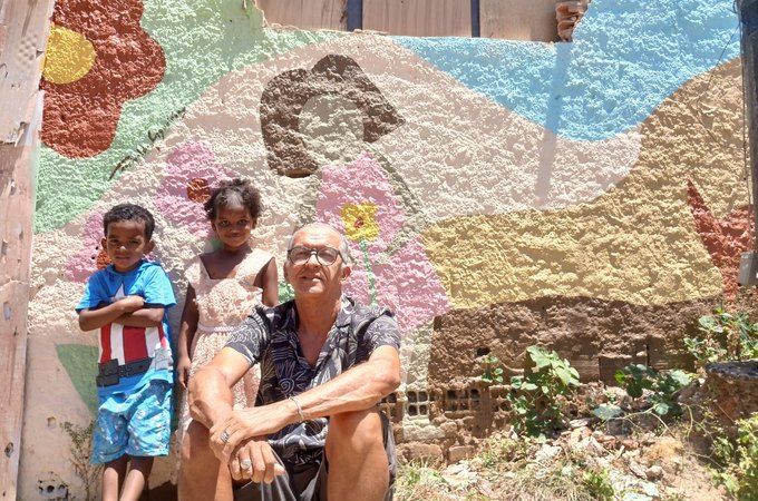 Colorindo a Vila transforma mirante da Vila Emater 2 com mural inspirado nas brincadeiras da infância