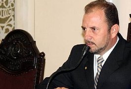 Violência diminuiu porque bandidos estão tombando, diz Deputado