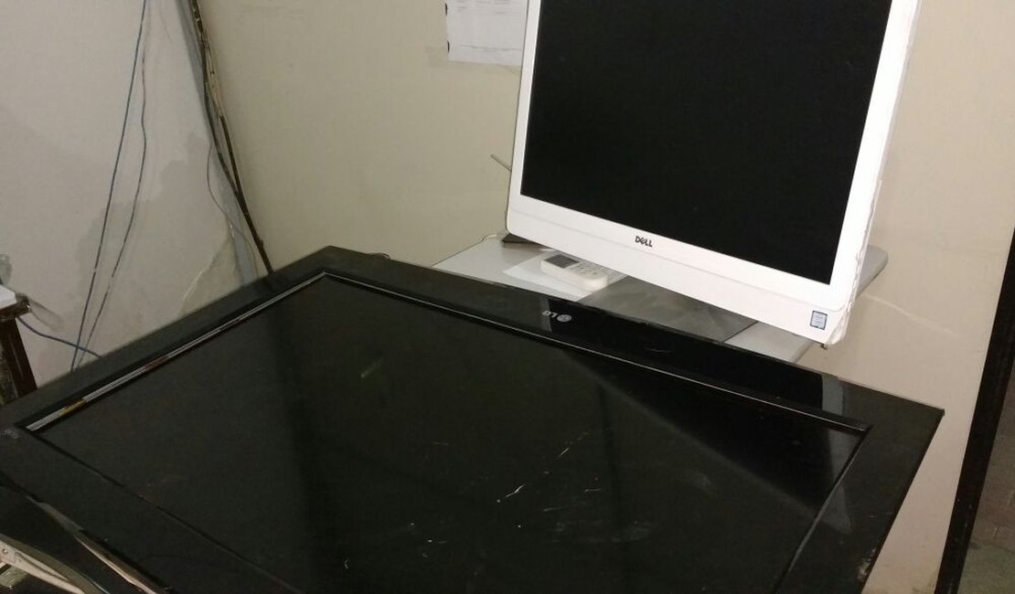 Homem é detido com aparelhos eletrônicos furtados de escola de Arapiraca