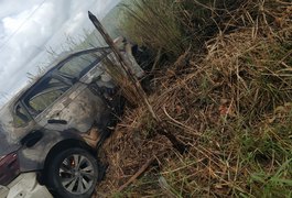Colisão deixa um ferido e carro em chamas no município de União dos Palmares
