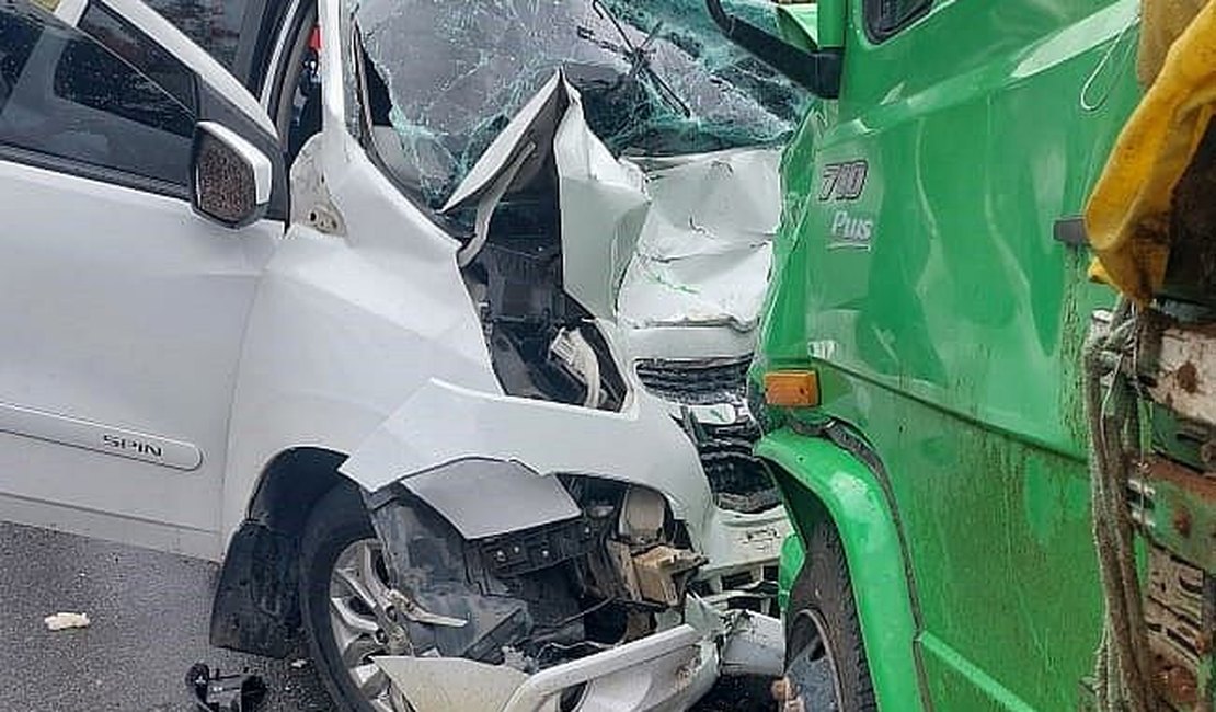 Grave acidente deixa três mortos e quatro feridos no interior de Alagoas