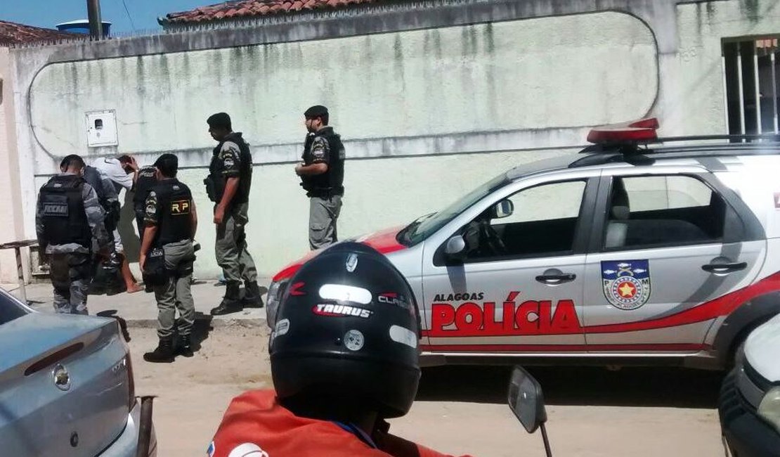 Populares detêm suspeitos de assaltos no bairro Santa Esmeralda