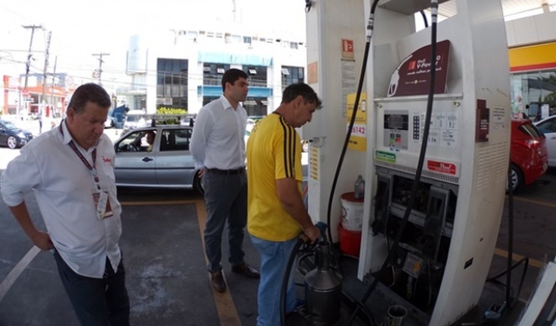 Instituto de Metrologia fiscaliza postos de combustíveis em Maceió