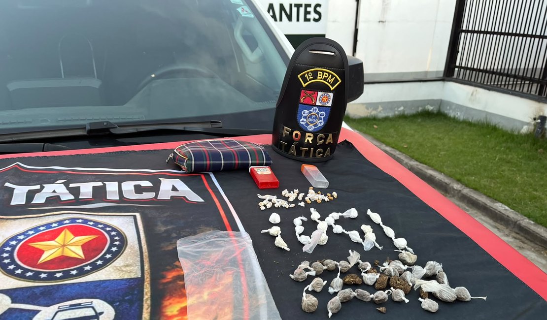 Força Tática do 1º BPM prende mulher por tráfico de drogas na praia de Pajuçara