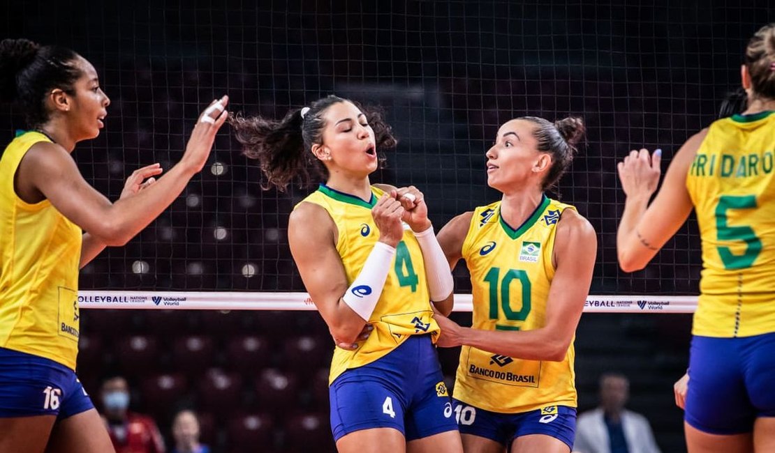 Brasil bate Porto Rico em dia inspirado de Carol no Mundial de Vôlei