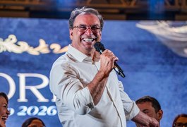 Em cerimônia de posse dos novos gestores escolares, Luciano Barbosa anuncia proposta para aumento de salários na educação municipal