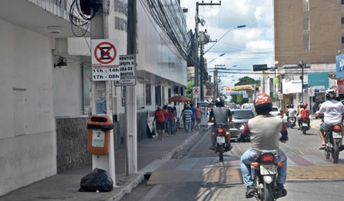 Nova sinalização estabelece horário de estacionamento no Centro