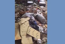 Moradores reclamam de lixo e odor dos restos de animais que ficam amontoados após Feira da Fumageira, em Arapiraca