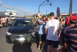 Colisão entre carro e moto deixa dois feridos na AL 220, em Arapiraca