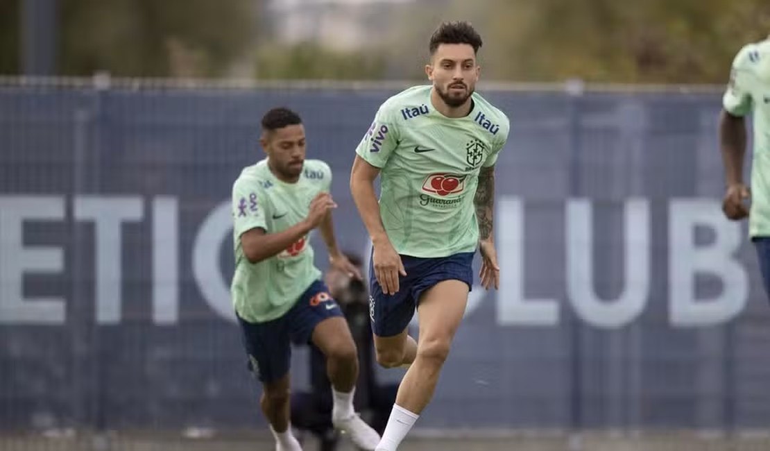 Botafogo abre conversas para tentar a contratação do lateral-esquerdo Alex Telles