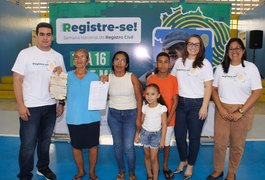 Idosa obtém 2ª via de certidão após 44 anos do casamento no Agreste