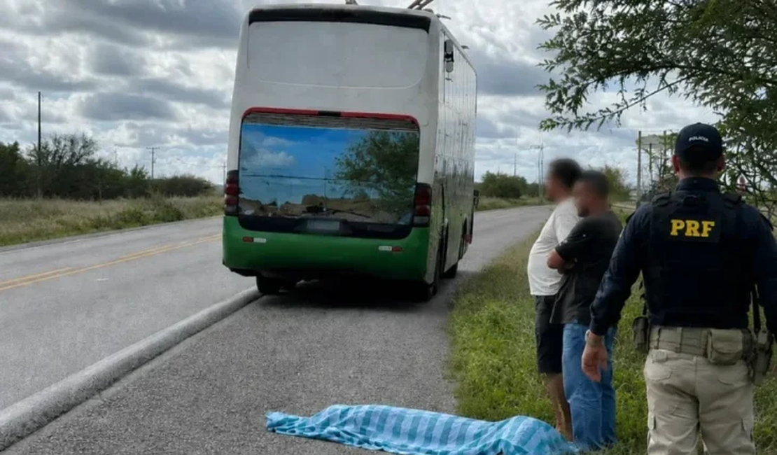 Mulher morre após ser atropelada por ônibus na BR-423, no Sertão alagoano