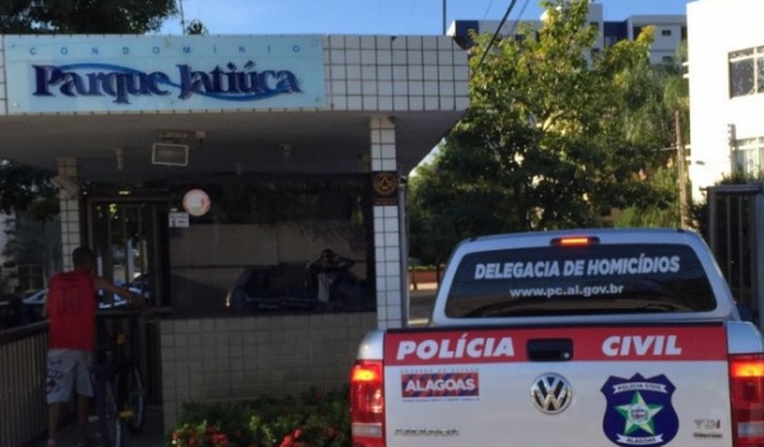 Homem esfaqueia mulher e se mata dentro de apartamento em Maceió