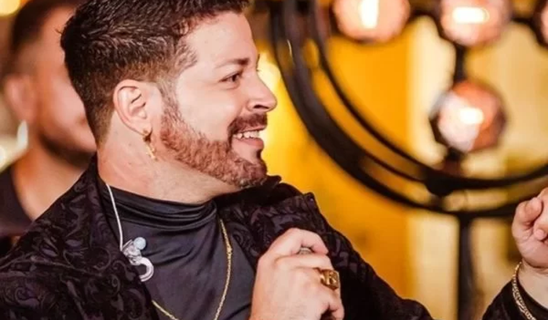 Cantor sertanejo e sogro morrem após serem atropelados em rodovia