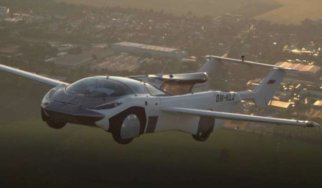 Carro voador consegue voar durante 35 minutos entre dois Aeroportos