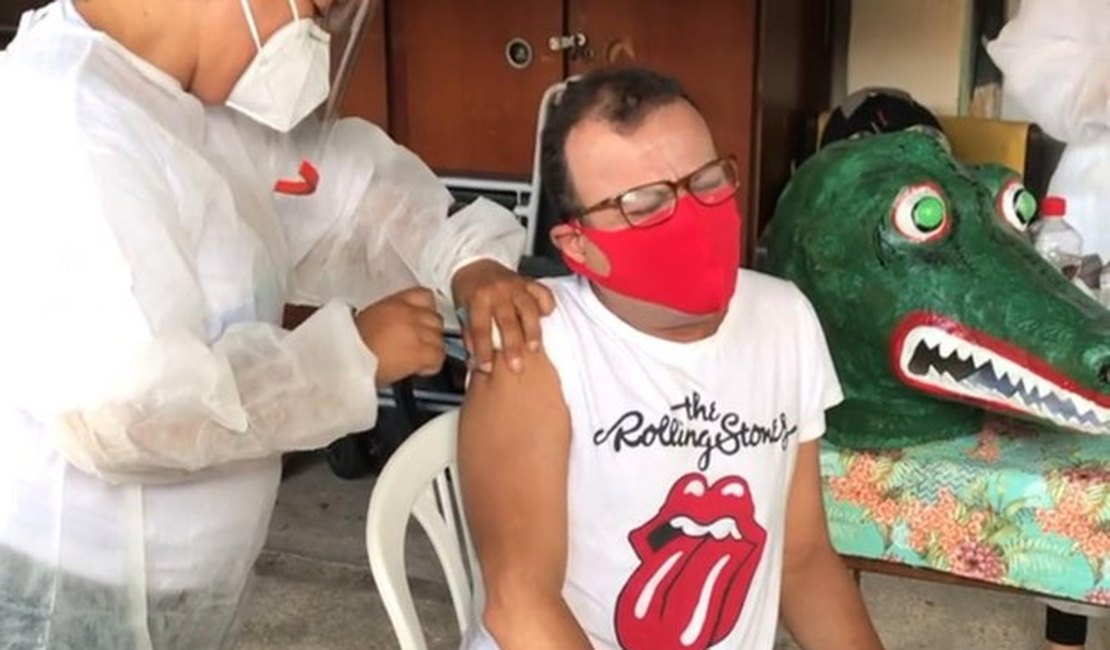 Daniel Rolim é vacinado contra Covid-19: 'Primeiro ex-BBB a receber a vacina'
