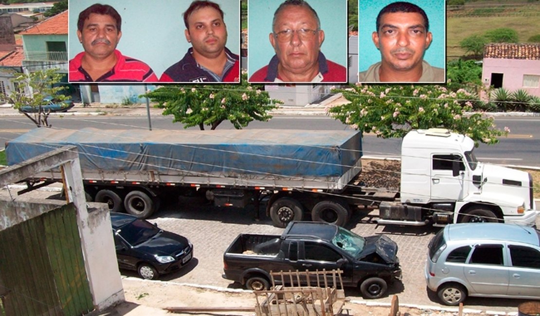 Polícia recupera carreta com carga roubada em Santana do Ipanema