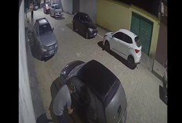 Câmera de segurança flagra arrombamento e furto de veículo, em Arapiraca; assista