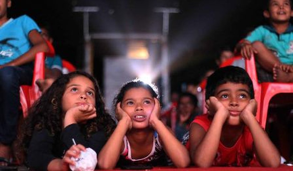 Cine Sesi leva cinema de graça a São Miguel dos Milagres e São Luís do Quitunde