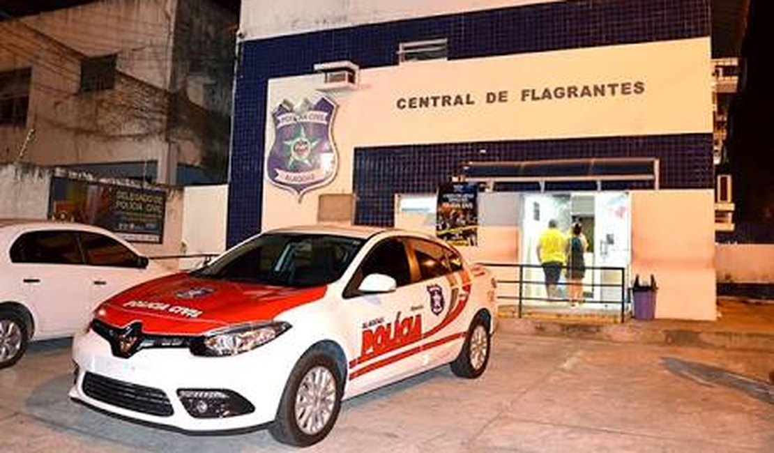 Dupla é detida acusada de fazer arrastão na Mata do Rolo, em Rio Largo