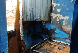 Criança de 5 anos brinca com fósforo e provoca incêndio em residência, em Palmeira dos Índios