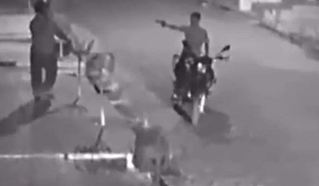 VÍDEO: Vigilante escapa da morte após arma de criminoso falhar ao menos quatro vezes em Maceió