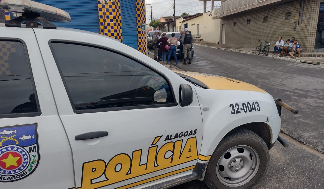 Colisão entre motocicleta e veículo de passeio é registrada no bairro Canafístula, em Arapiraca