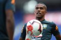Ex-Grêmio e Seleção Brasileira, Douglas Costa tem prisão decretada por dívida de R$ 492 mil em pensão alimentícia