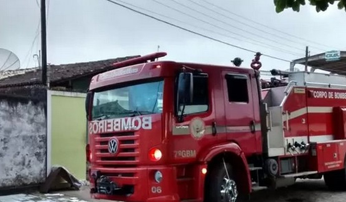 Homem se embriaga e morre afogado ao tentar mergulhar em açude no bairro Canafístula