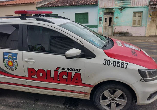 Dois jovens são flagrados fazendo manobras perigosas no viaduto João Lyra, em Maceió