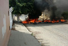 Moradores do bairro Boa Vista bloqueiam rua em protesto por lombadas