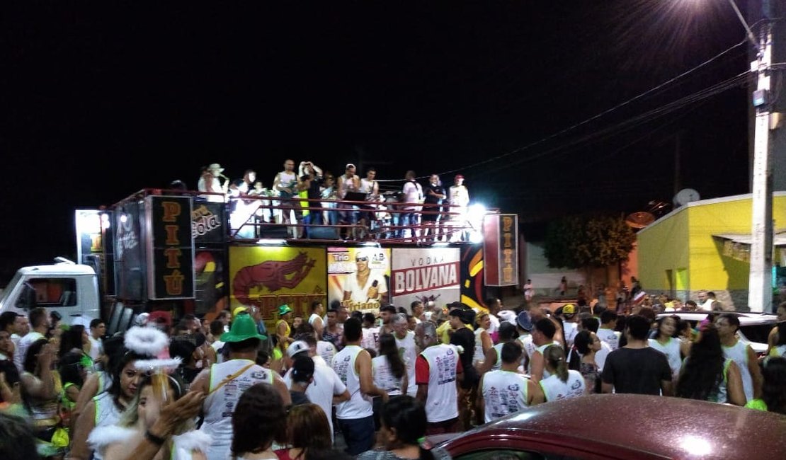 Bloco Mandacaru anima centenas de foliões no Centro de Arapiraca