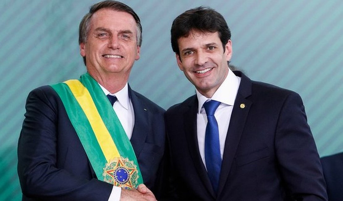 Bolsonaro transfere Secretaria de Cultura para Ministério do Turismo