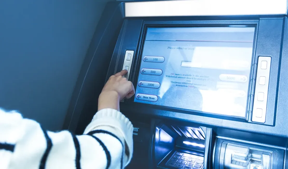 Homem sofre golpe dentro de agência bancária e tem cartão trocado por criminoso, em Limoeiro de Anadia