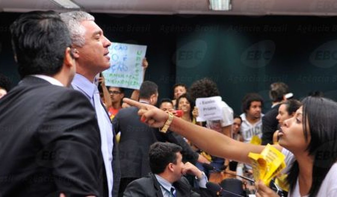 Spray de pimenta e reforma política agitaram a semana na Câmara dos Deputados